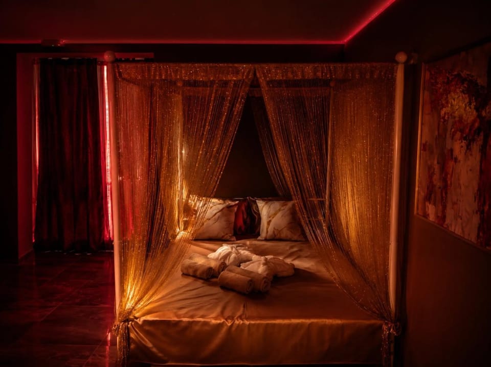 Bed, Bedroom