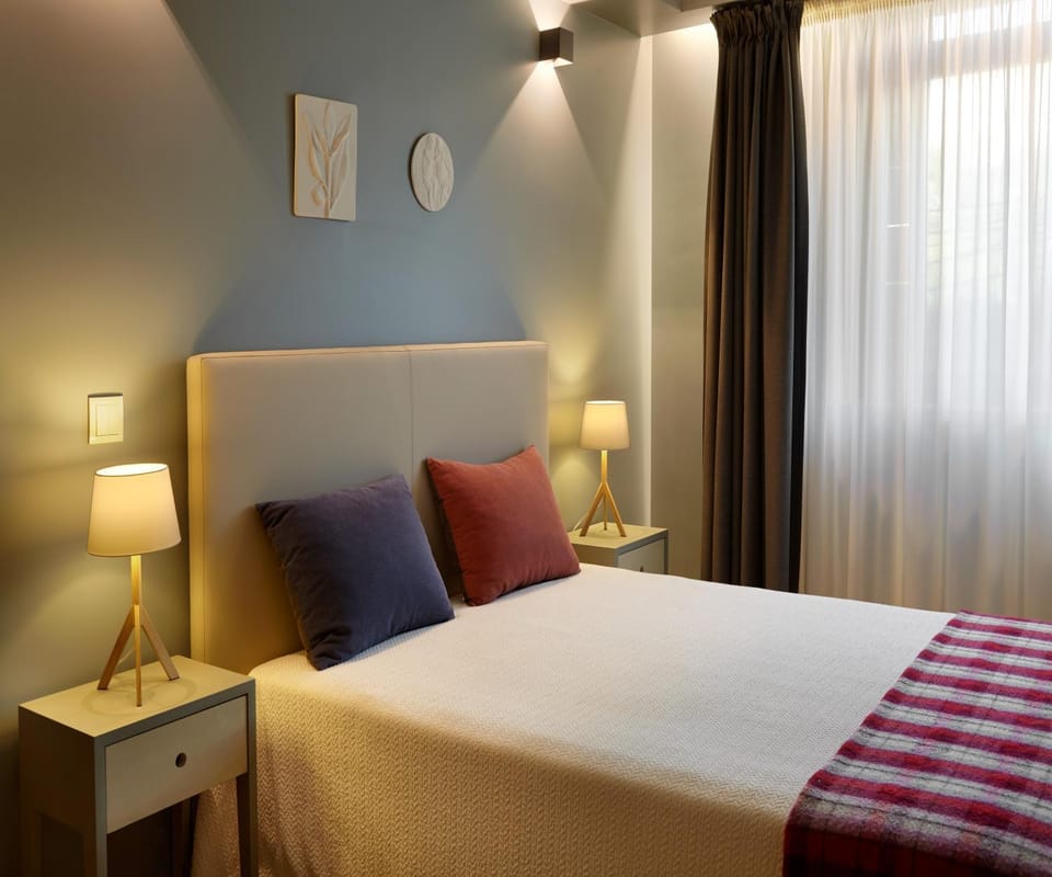 Bed, Photo of the whole room, Decorative detail, Bedroom