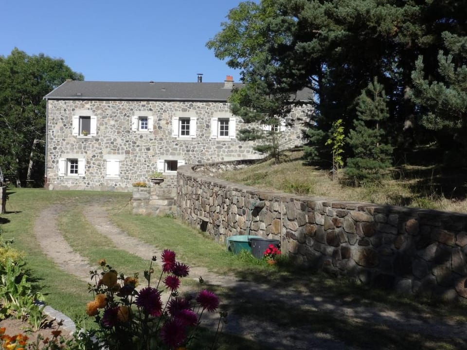 Property building, Day, Garden, Garden view