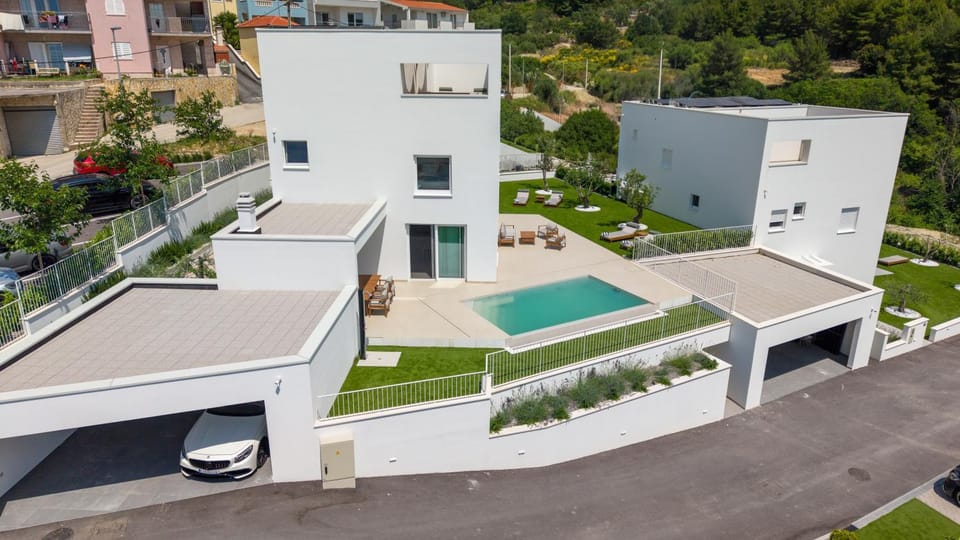 Property building, Swimming pool