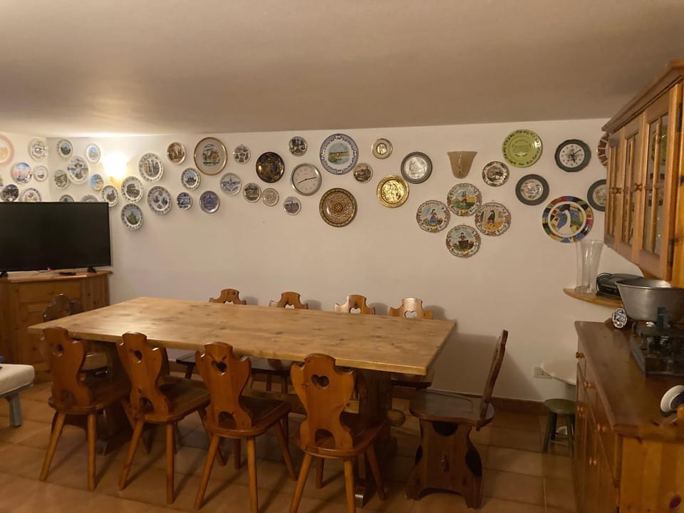 Property building, Kitchen or kitchenette, Living room