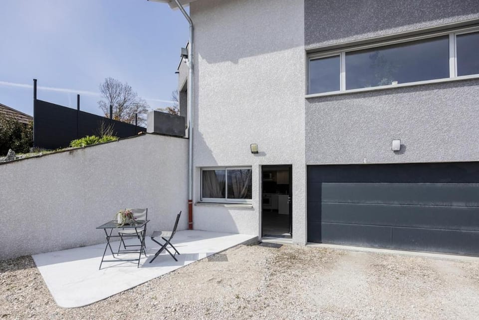 Facade/entrance, Balcony/Terrace