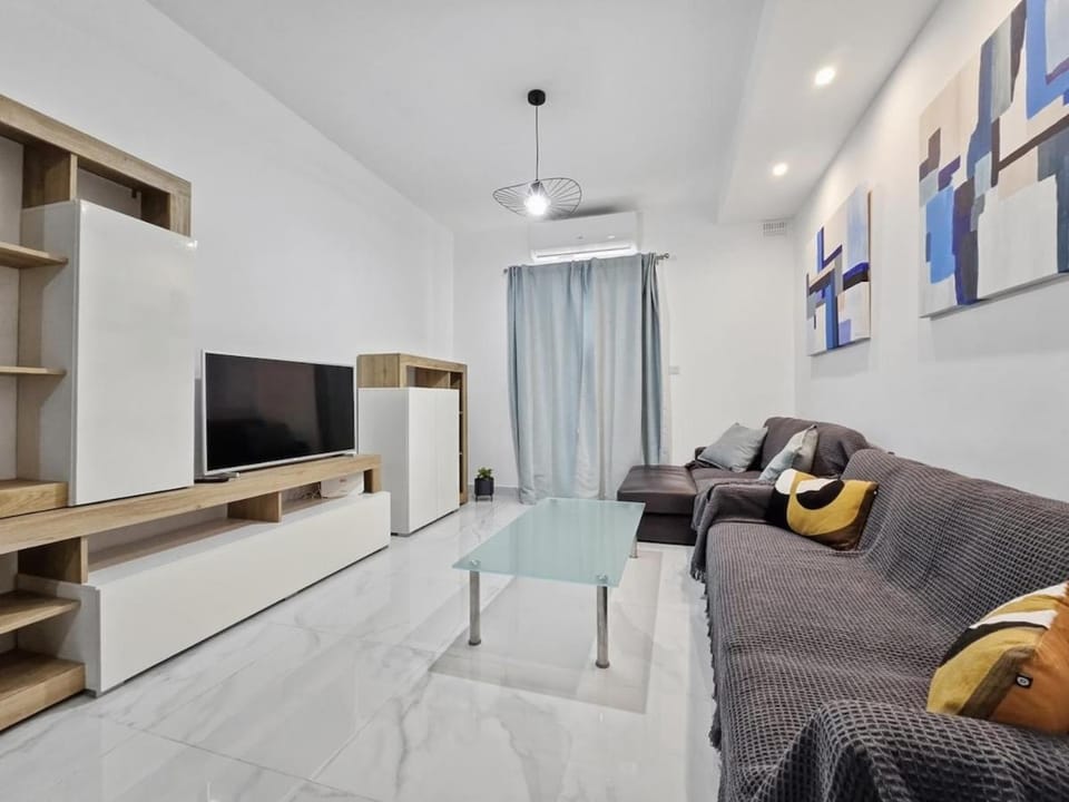TV and multimedia, Living room, Evening entertainment, air conditioner