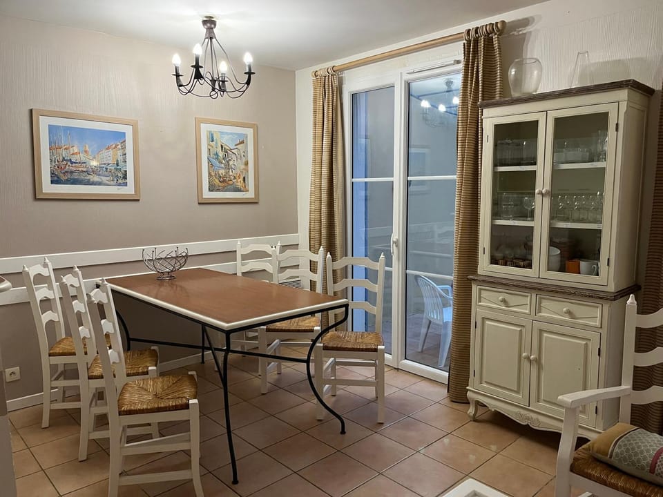 Dining area, Breakfast
