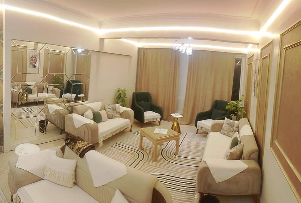 شقه راقيه مكيفه ومريحه شهاب المهندسين Apartment in Egypt
