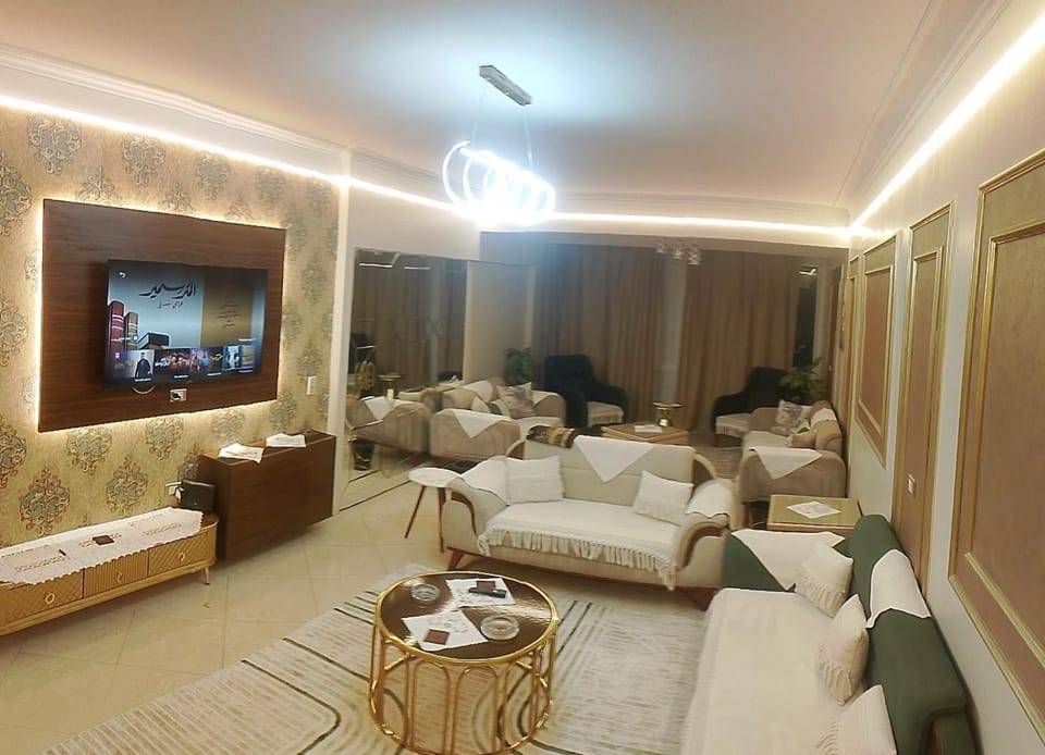 شقه راقيه مكيفه ومريحه شهاب المهندسين Apartment in Egypt
