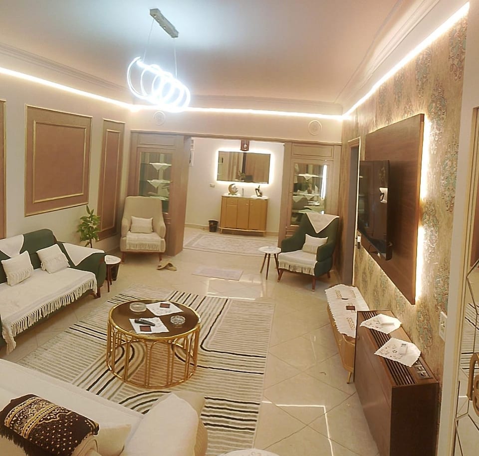 شقه راقيه مكيفه ومريحه شهاب المهندسين Apartment in Egypt