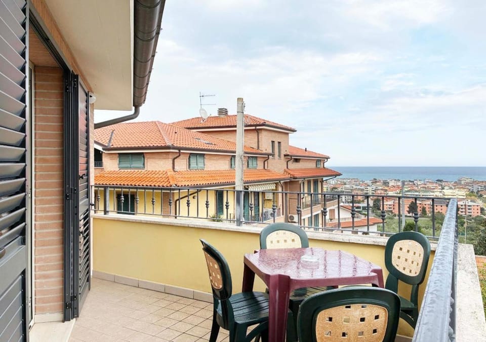 Property building, Day, Natural landscape, Balcony/Terrace, Dining area, City view, Sea view