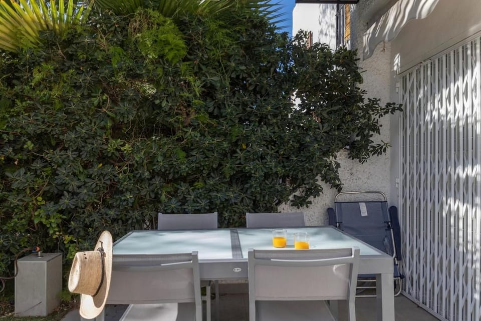 Bungalow acogedor con jardín privado en Voramar Villa in Benicàssim