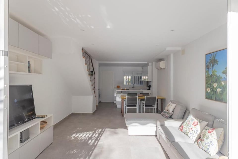 Bungalow acogedor con jardín privado en Voramar Villa in Benicàssim