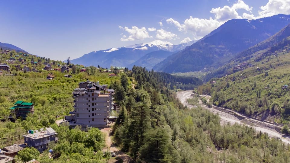 Nearby landmark, Day, Natural landscape, Mountain view, River view, Location
