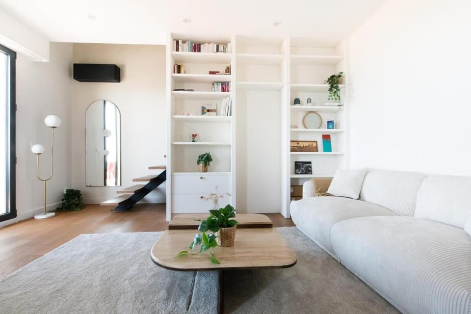 Library, TV and multimedia, Living room, Seating area, air conditioner