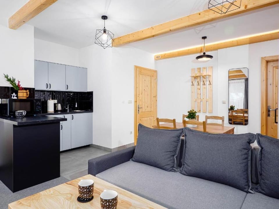 Coffee/tea facilities, Kitchen or kitchenette, Living room, Seating area, Dining area, fireplace, minibar, pet friendly, stove