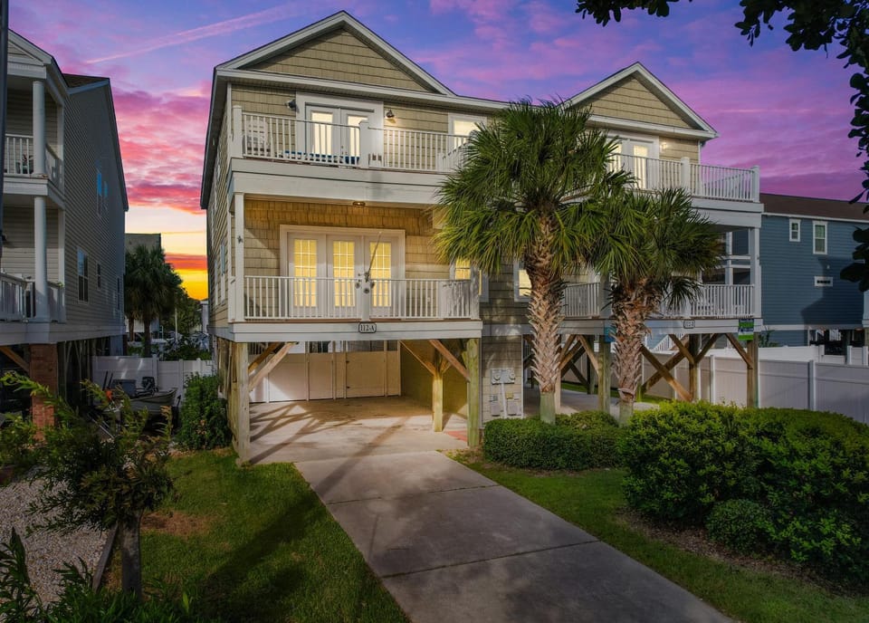 Property building, Facade/entrance, Neighbourhood, Garden, Balcony/Terrace, Sunset, Parking, furniture