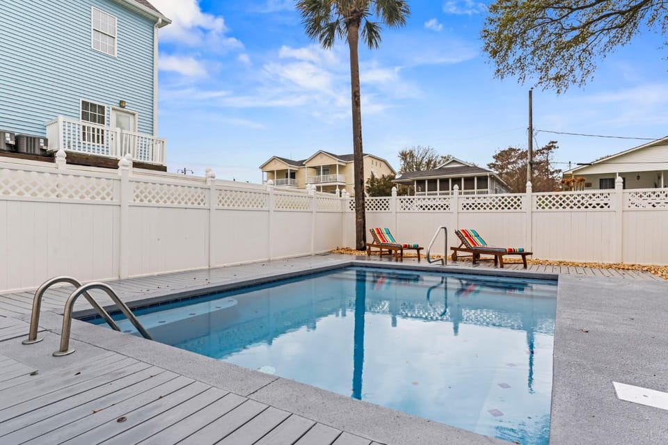 Property building, Day, Natural landscape, Swimming pool