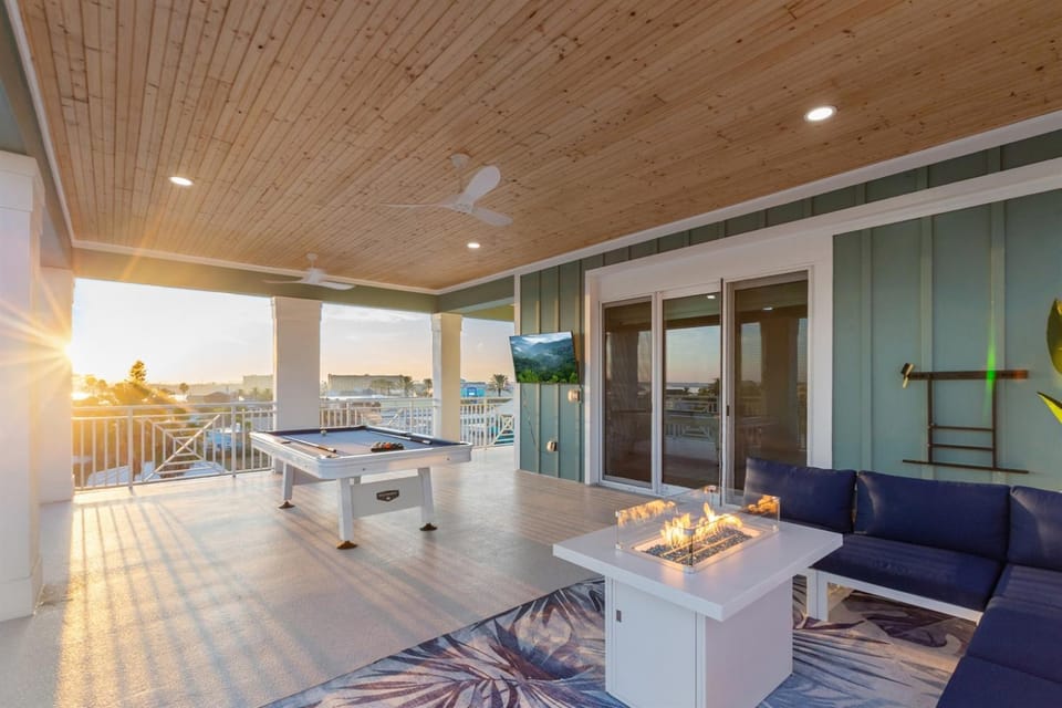 Johns PassHeated PoolHot Tub360 Water ViewsAcross Beach5 FloorsElevator Villa in Madeira Beach