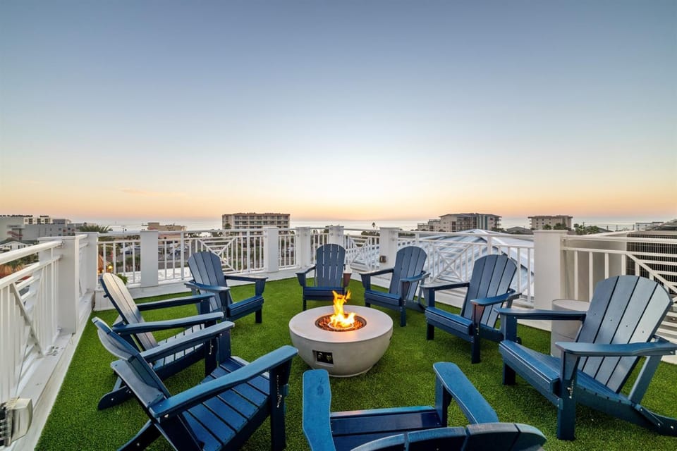 Johns PassHeated PoolHot Tub360 Water ViewsAcross Beach5 FloorsElevator Villa in Madeira Beach