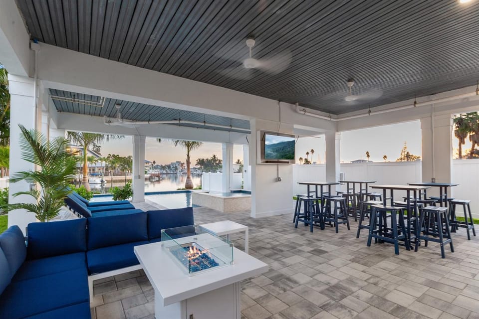 Johns PassHeated PoolHot Tub360 Water ViewsAcross Beach5 FloorsElevator Villa in Madeira Beach