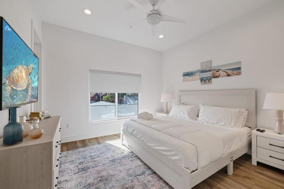 All You NeedAcross BeachHeated PoolElevatorGames House in Redington Beach