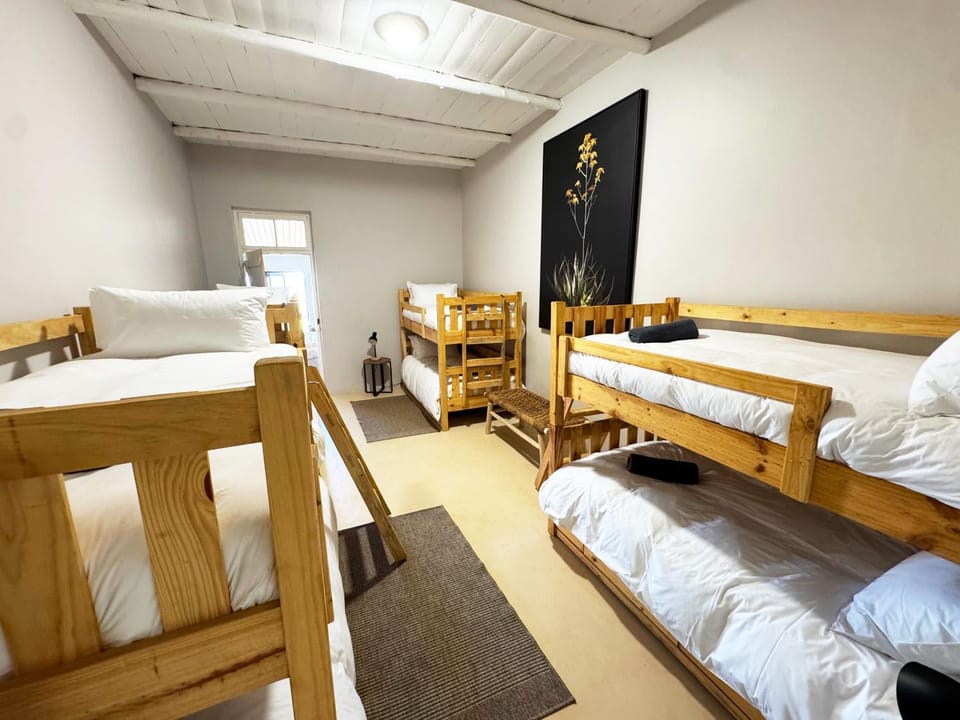 Bedroom, bunk bed