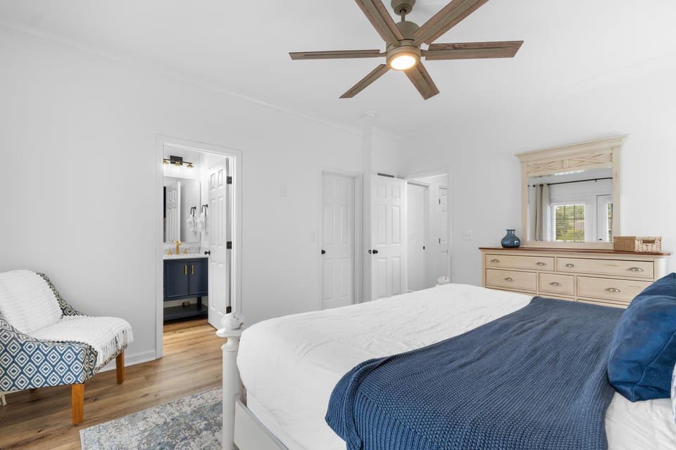 Bed, Bathroom, Bedroom, furniture