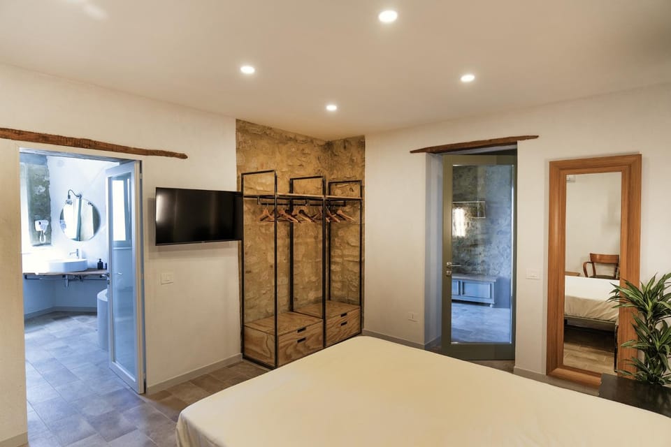 Bedroom, wardrobe