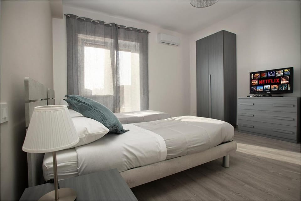 TV and multimedia, Bedroom, wardrobe