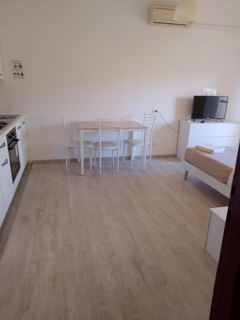 Photo of the whole room