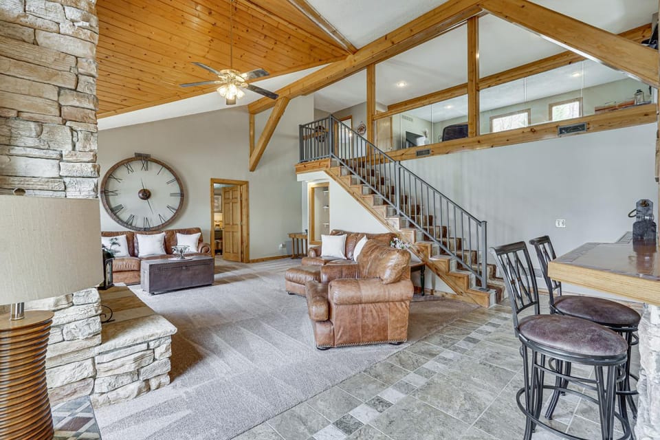  Private Dual-Slip Dock! Lake of the Ozarks Home House in Lake of the Ozarks