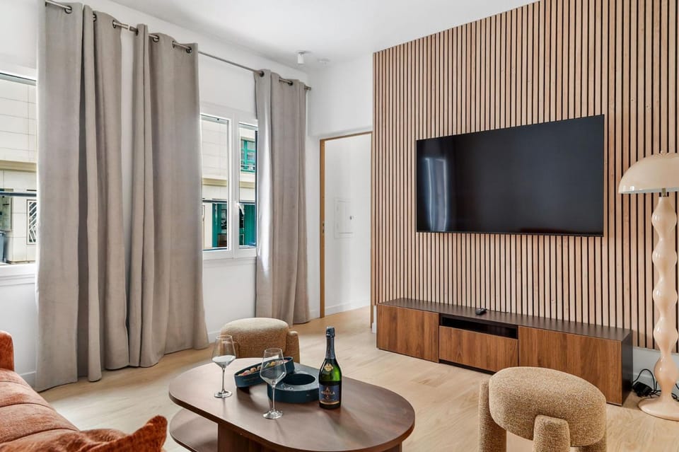 TheBlueStay 261 - Stunning Designer Apt - Paris 15 Bed and Breakfast in Paris