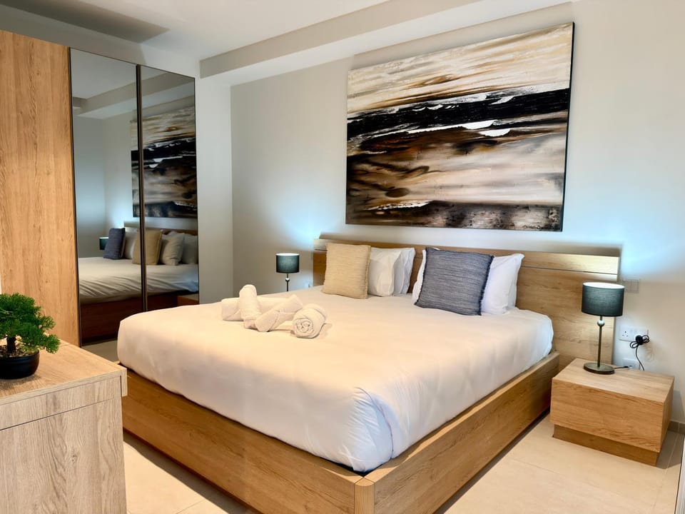 Cozy Mercury Tower with Rooftop Pool by ArcoCollection Apartment in Saint Julians