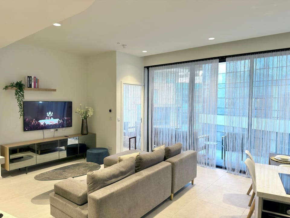 Cozy Mercury Tower with Rooftop Pool by ArcoCollection Apartment in Saint Julians