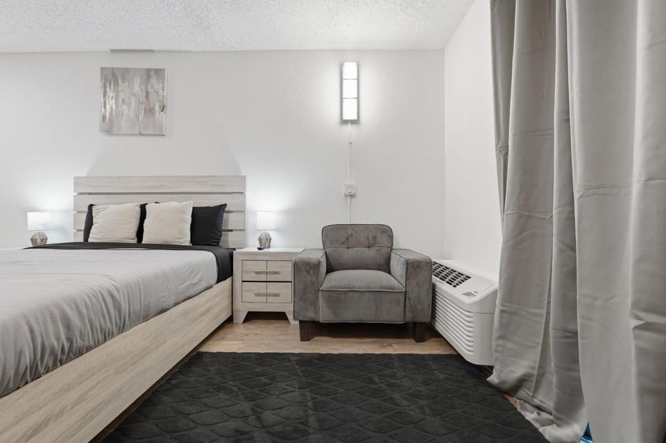 Comfortable studio with updated amenities Apartment in Austin