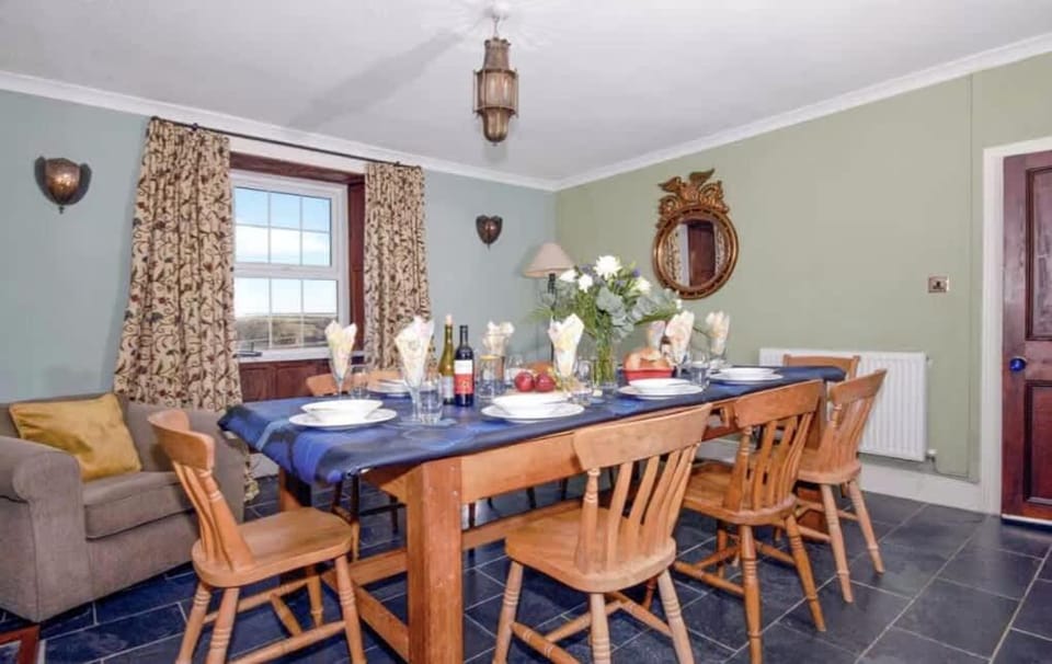 Charming Coastal Farmhouse with Sea Views & Garden House in Nolton and Roch