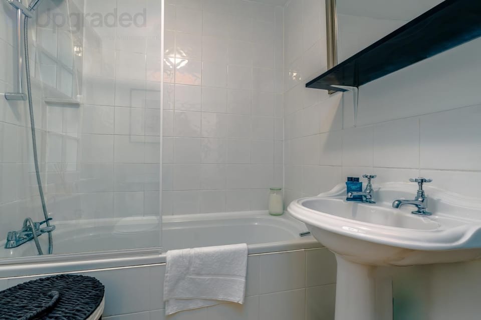 Shower, Bathroom, Bath, towels