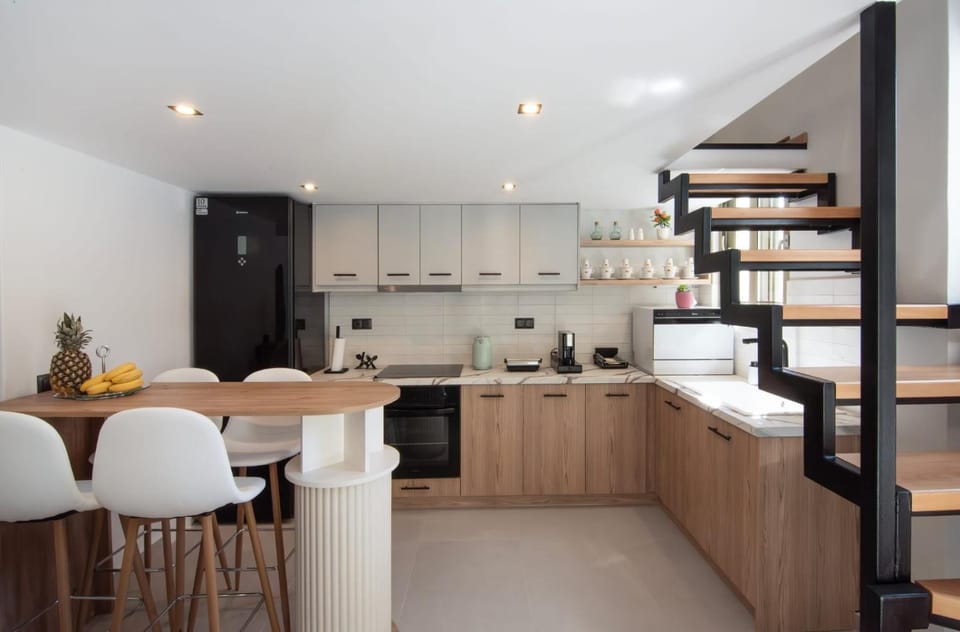 Kitchen or kitchenette, Dining area, dishwasher, oven, stove, toaster