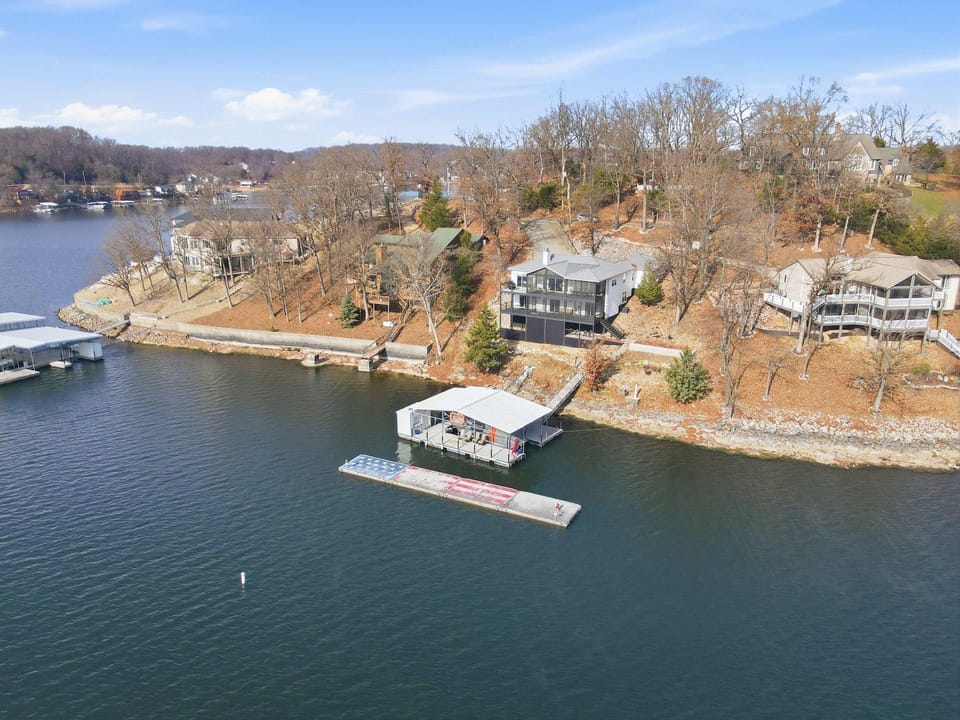 Property building, Nearby landmark, Day, Activities, Bird's eye view