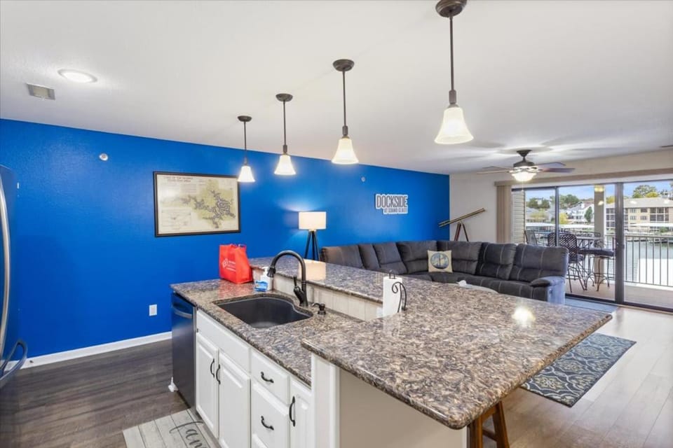 Kitchen or kitchenette, Living room, Seating area