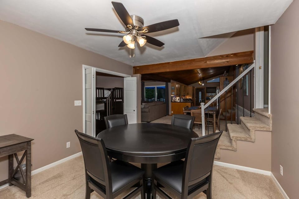 Seating area, Dining area