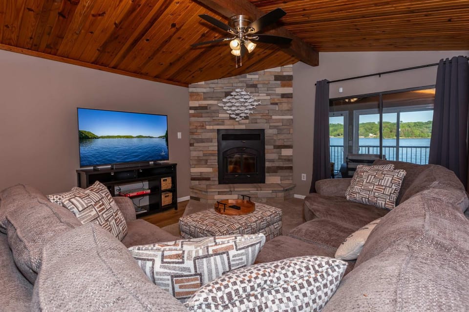 TV and multimedia, Living room, Seating area