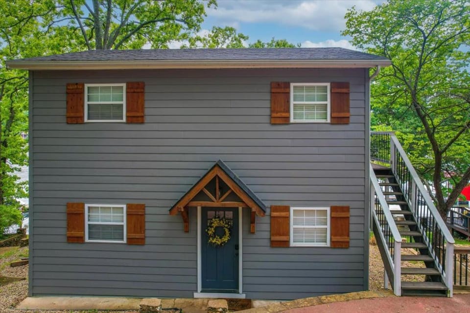 Property building, Day