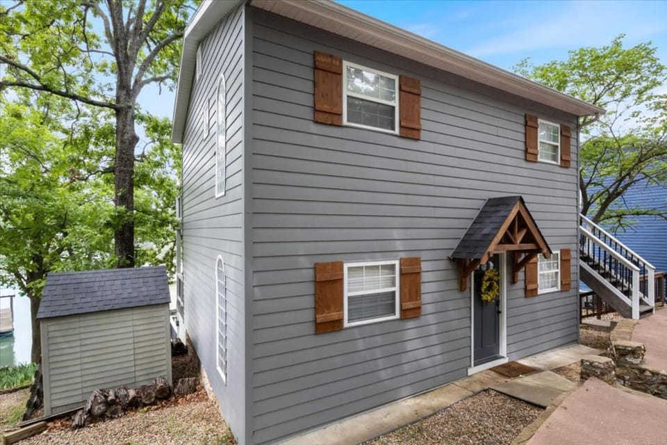 Property building, Day