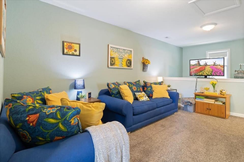 TV and multimedia, Living room, Seating area