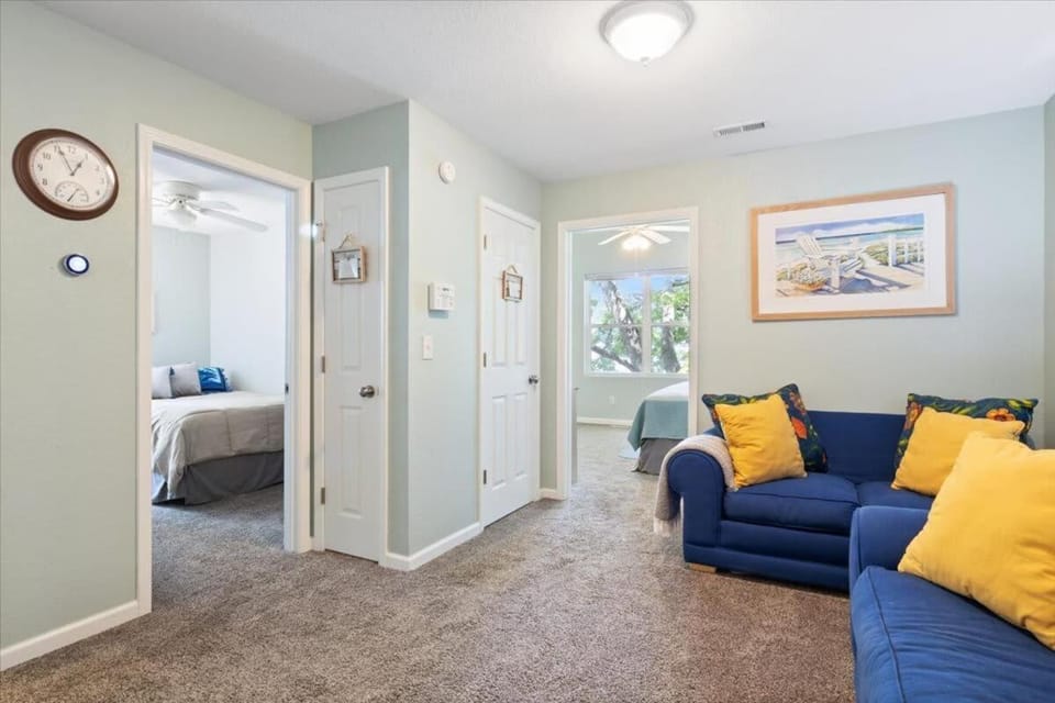 Bed, Living room, Seating area
