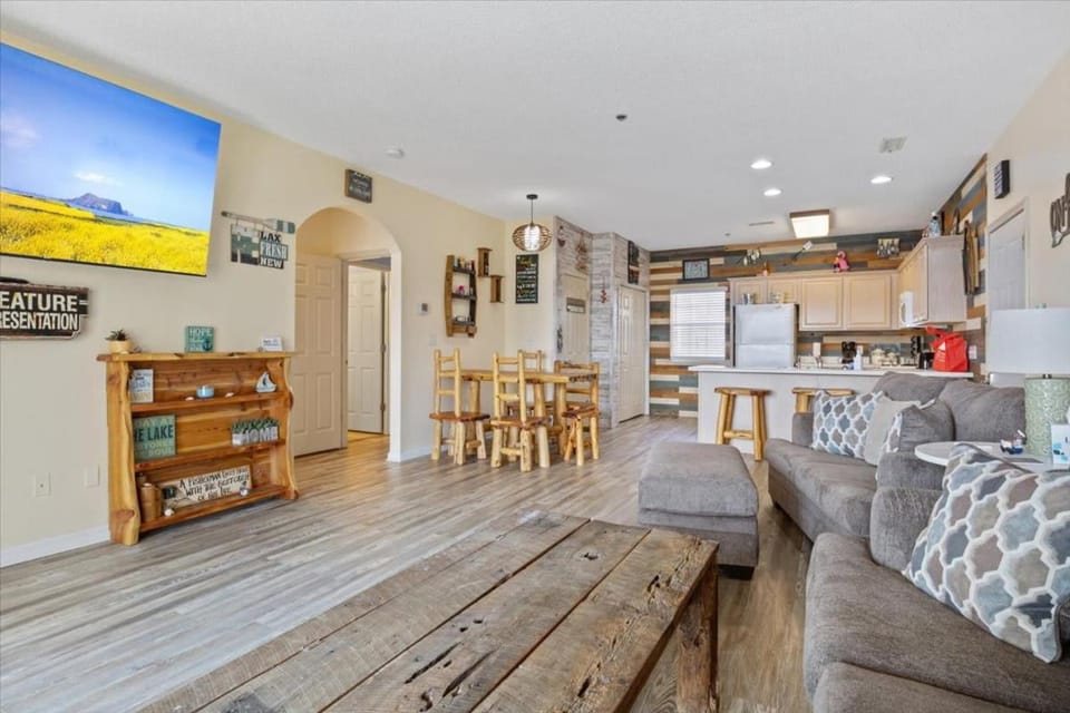 TV and multimedia, Kitchen or kitchenette, Living room, Seating area, minibar