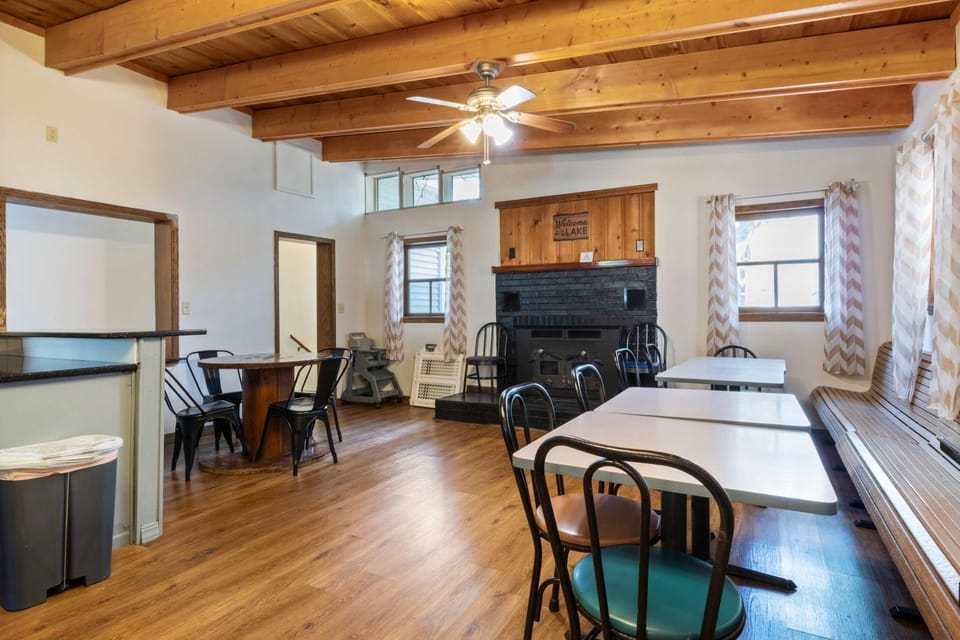 Seating area, Dining area