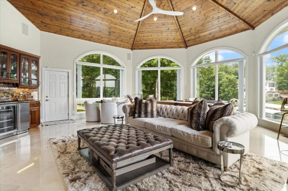 Living room, Seating area