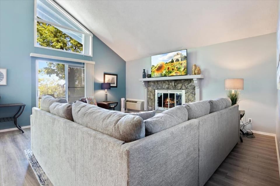TV and multimedia, Living room, Seating area