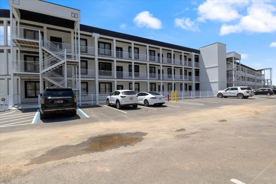 Property building, Day, Location, Parking