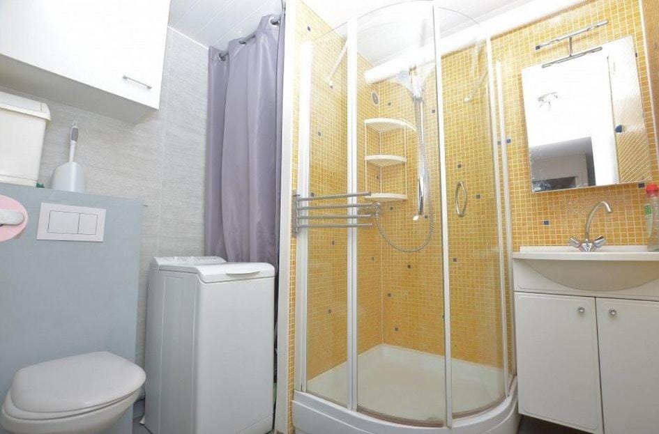 Appartement P2 cabine au Grau du Roi à 150m de la plage et parking privé ! Cabin in Le Grau-du-Roi